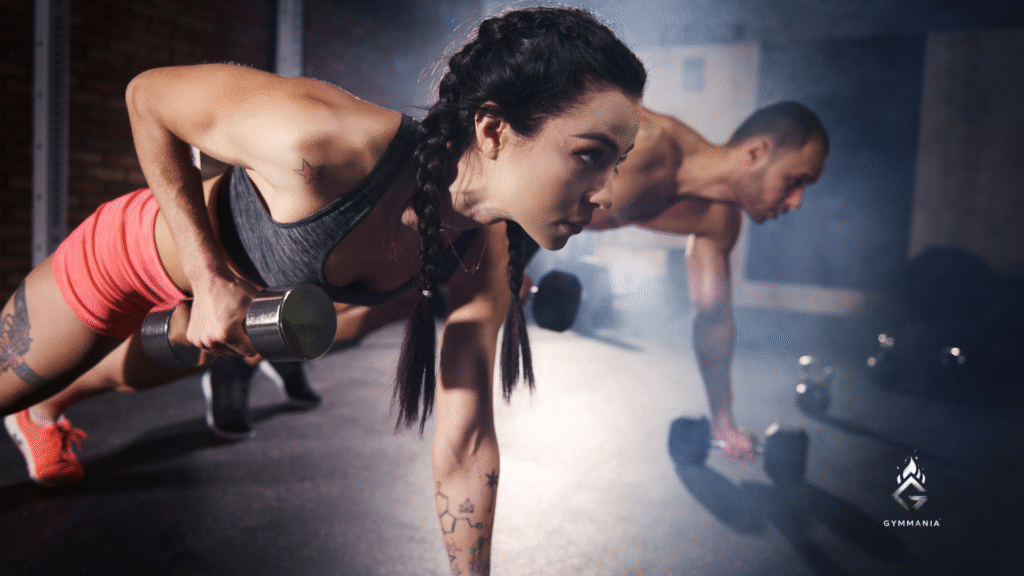 Mujeres entrenando funcional en gimnasio — Ejemplo de entrenamiento perfecto según objetivos personales.